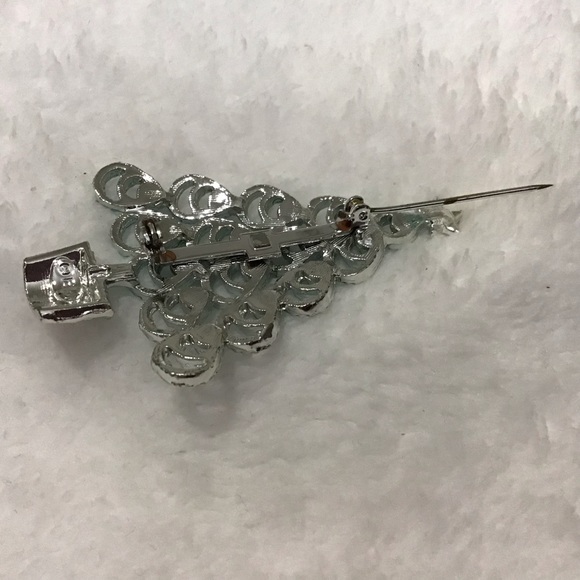 Vintage Christmas Tree Brooch Circa 1970’s Rhinestones Roll Clasp - Picture 3 of 3